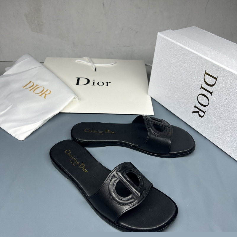 ch**an D*or slippers
